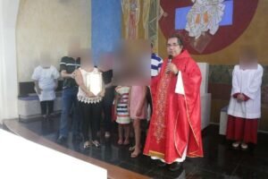 Padre é condenado a 26 anos de prisão por estupro de coroinha