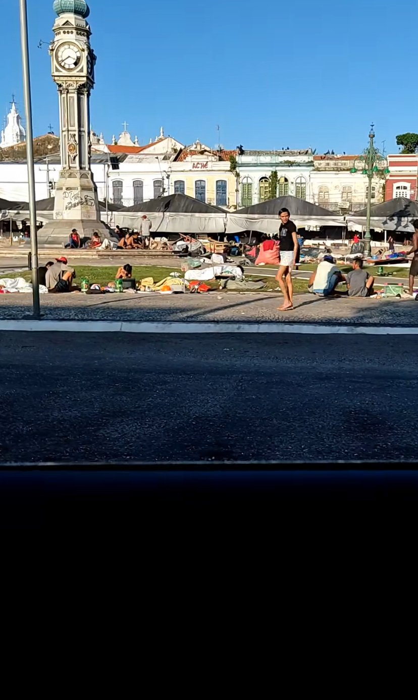 Uso de drogas e abandono tomam conta da Praça do Relógio, no centro de Belém