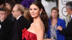 Catherine Zeta-Jones é alvo de críticas após comentário sobre criança de 12 anos