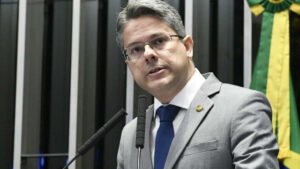 Relator no Senado defende rejeição da PEC da Blindagem: