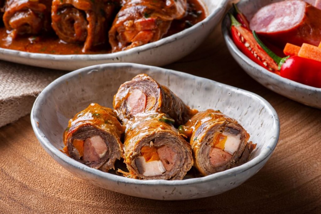 3 receitas práticas de bife à rolê para o jantar