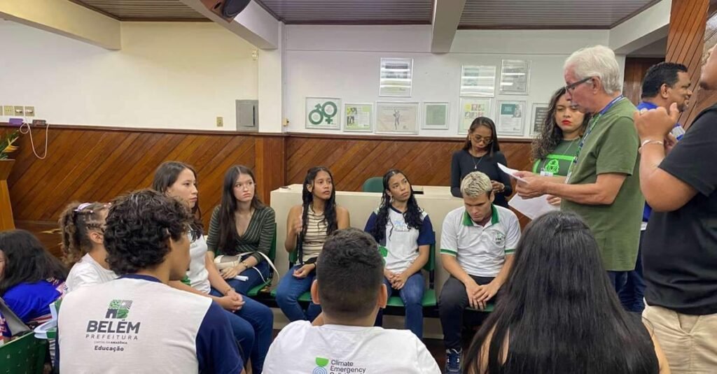 Crianças e adolescentes participam de oficina sobre crise climática em Belém rumo à COP 30