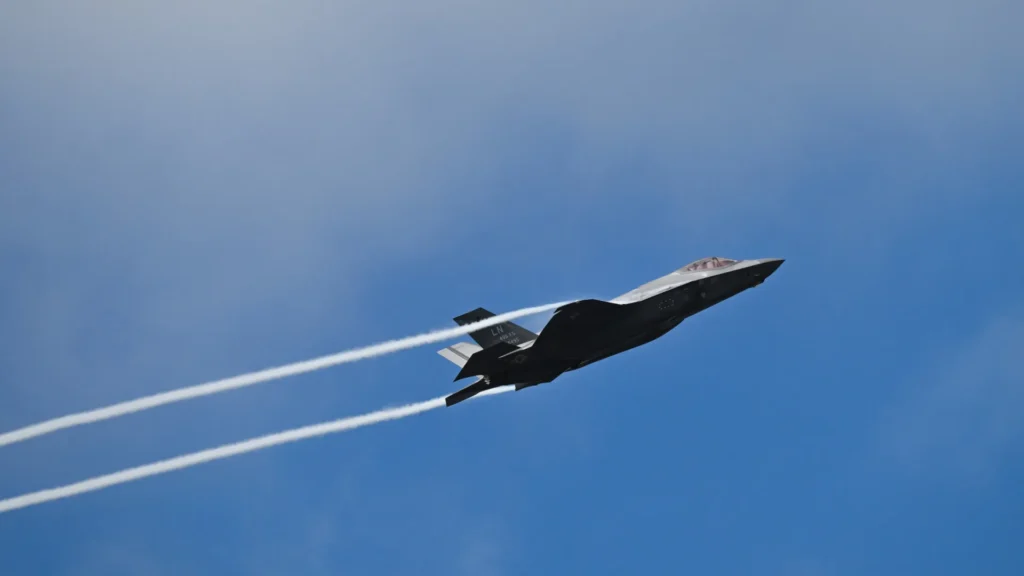 EUA enviam caças F-35 e escalam crise com Venezuela