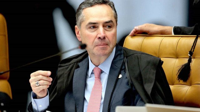 Barroso se despede da presidência do STF, diz que tribunal preservou democracia e se emociona
