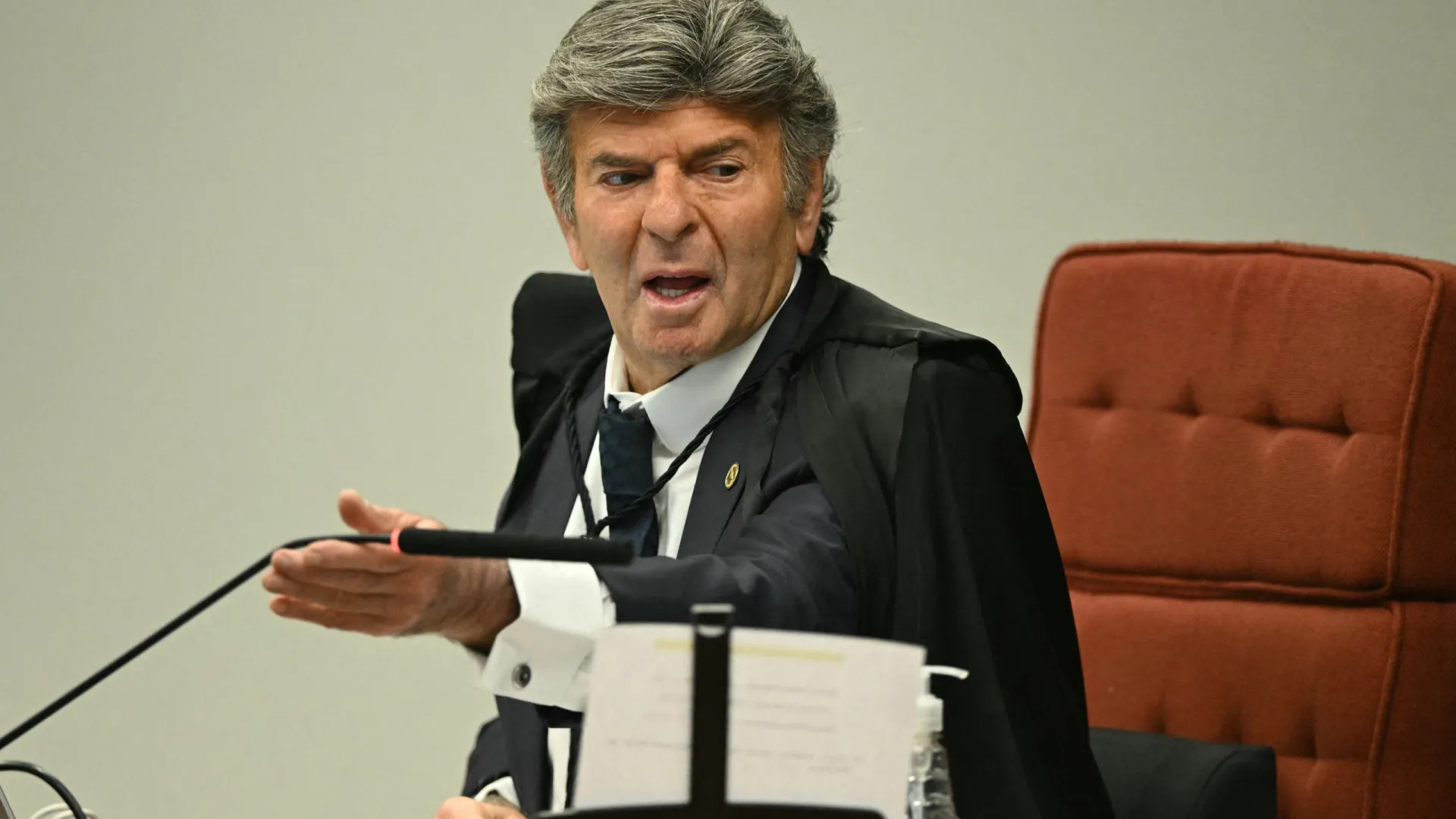 Fux absolve Bolsonaro e condena Braga Netto e Cid pela.webp