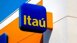 Itaú demite cerca de mil funcionários após monitorar produtividade no home office