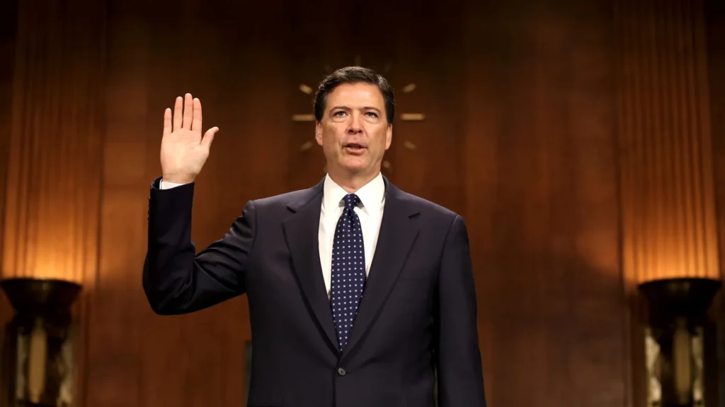 Júri indicia ex-diretor do FBI crítico a Trump após pressão do governo