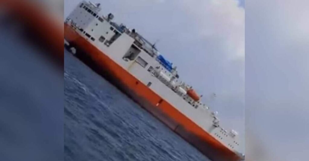 Navio da Guiné-Bissau é desencalhado após uma semana no Marajó