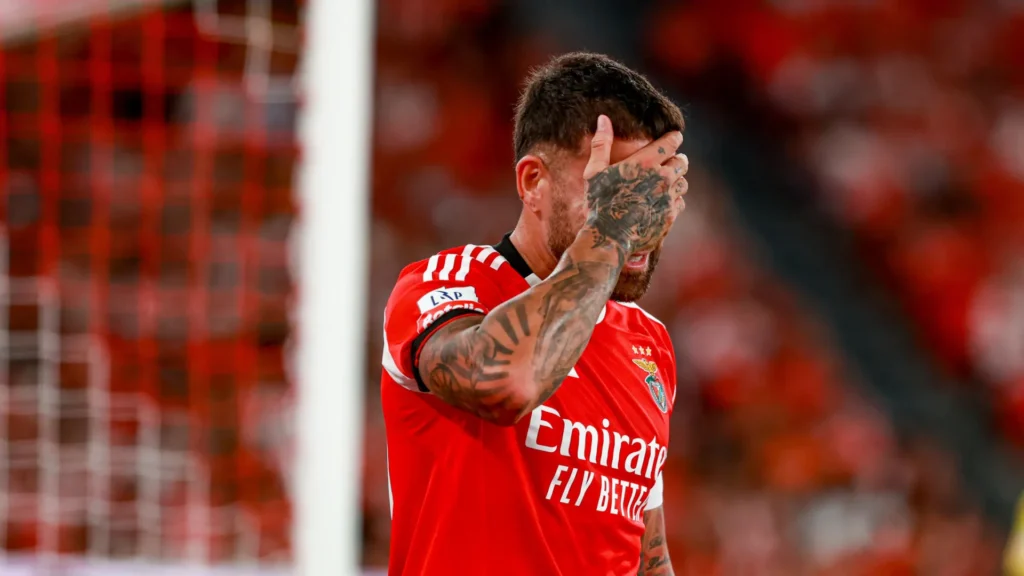 Otamendi desabafa após recuo que custou empate: "Jogada de m****..."