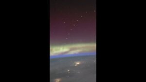 Astronauta registra da órbita “trem” de satélites Starlink da SpaceX