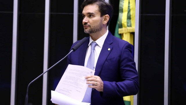 'Não dá para ser casado e ter vida de solteiro', diz Sabino sobre aliados que votam contra governo