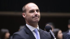 PGR diz que deputados não podem pedir prisão de Eduardo Bolsonaro