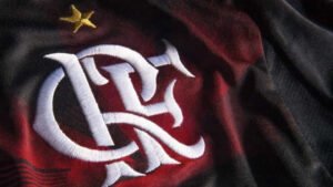 Provocações a rivais nas redes do Flamengo irritam elenco e geram climão