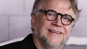 Guillermo del Toro diz que seu 'Frankenstein' é drama autobiográfico de pai e filho