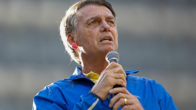 Defesa de Bolsonaro cita voto de Fux em recurso contra condenação por trama golpista