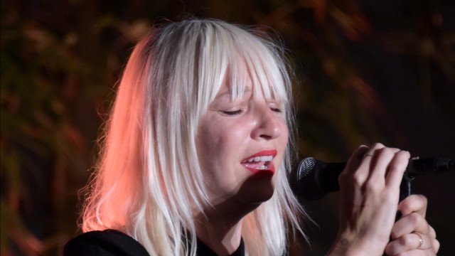 Sia enfrenta batalha judicial com ex-marido por guarda do filho do casal