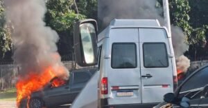 Carro pega fogo na avenida Augusto Montenegro, em Belém, e causa lentidão no trânsito