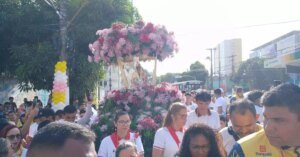 Círio 2025: Procissão da Festa reúne centenas de fiéis pelas ruas de Belém neste domingo