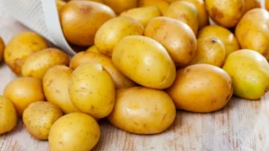 Como conservar batatas por até cinco meses e ainda usá-las na limpeza