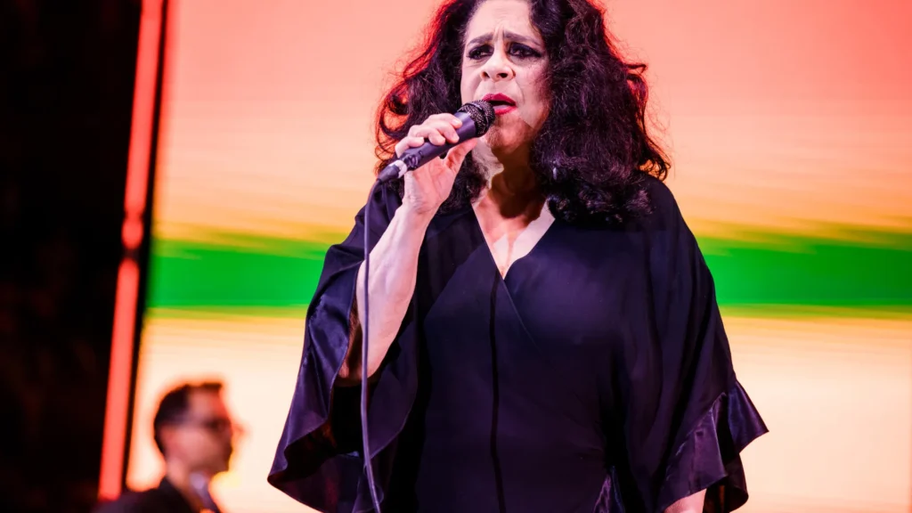 Gal Costa ressurge em disco que revisita os grandes momentos de sua carreira