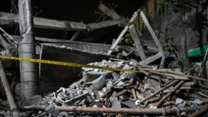 Marquise desaba e deixa dois feridos no centro de São Paulo