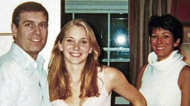 Sarah Ferguson teria celebrado saída de Epstein da prisão com as filhas 1 Mulher que acusou príncipe André de estupro lança livro: