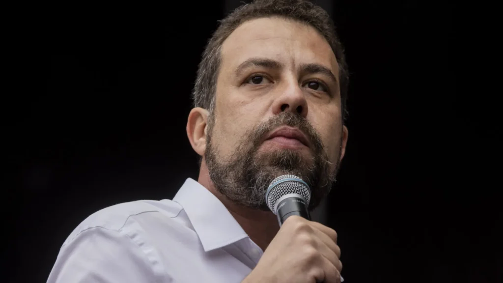 "Cabeça do crime organizado não está no barraco da favela", diz Boulos
