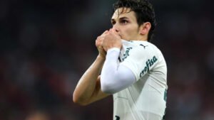 Titular surpreso e reserva irritado mantêm Palmeiras na luta pelo tetra