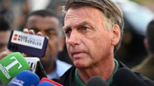 Bolsonaro perde força com Lula em alta e iminência de prisão