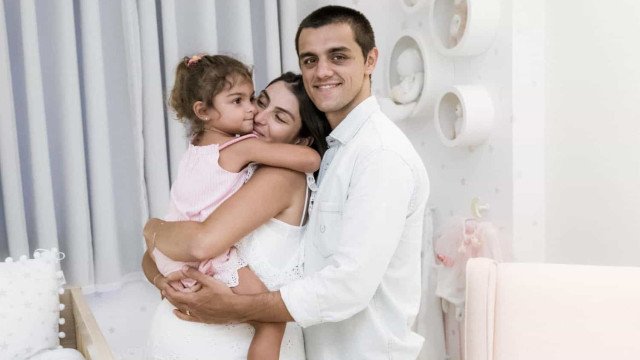 Mulher de Felipe Simas diz que já pediu a Deus para fechar portas na carreira do marido