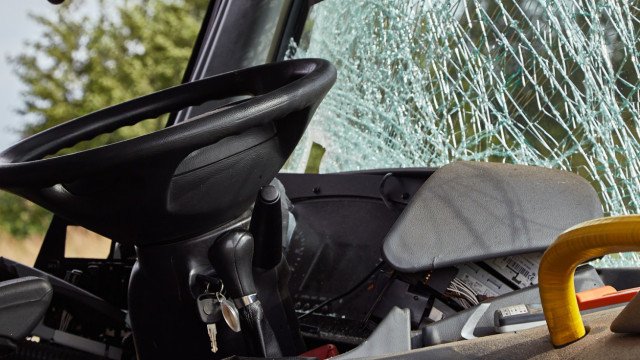 Motorista de carreta no Rodoanel é resgatado após ser sequestrado e amarrado com explosivos