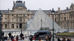 Joias roubadas do Louvre valem R$ 550 milhões, afirma o governo da França