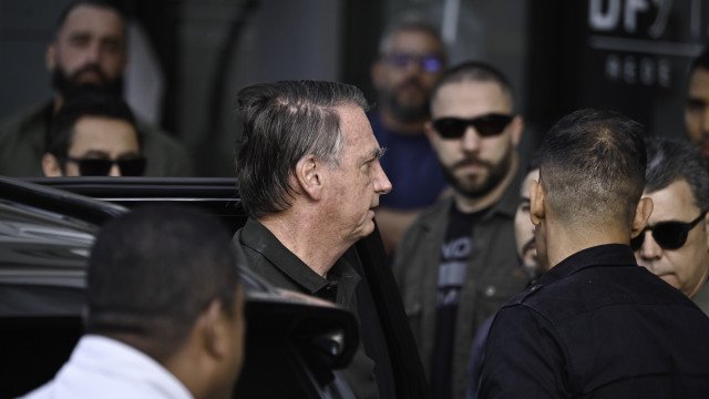 Moraes cita risco de Bolsonaro fugir para embaixada dos EUA e violação de tornozeleira na madrugada