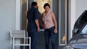 Michelle e Jair Renan visitam Bolsonaro em prisão na Polícia Federal