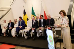 COP 30: Rainha Sílvia da Suécia firma parceria para ampliar proteção à infância no Marajó