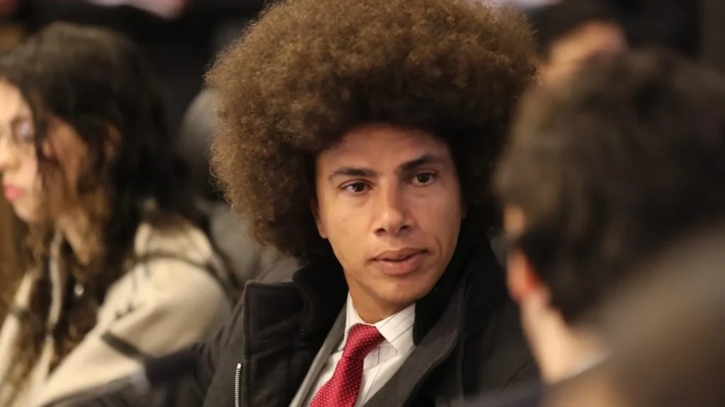 Deputado Renato Freitas é agredido e revida socos em homem em Curitiba