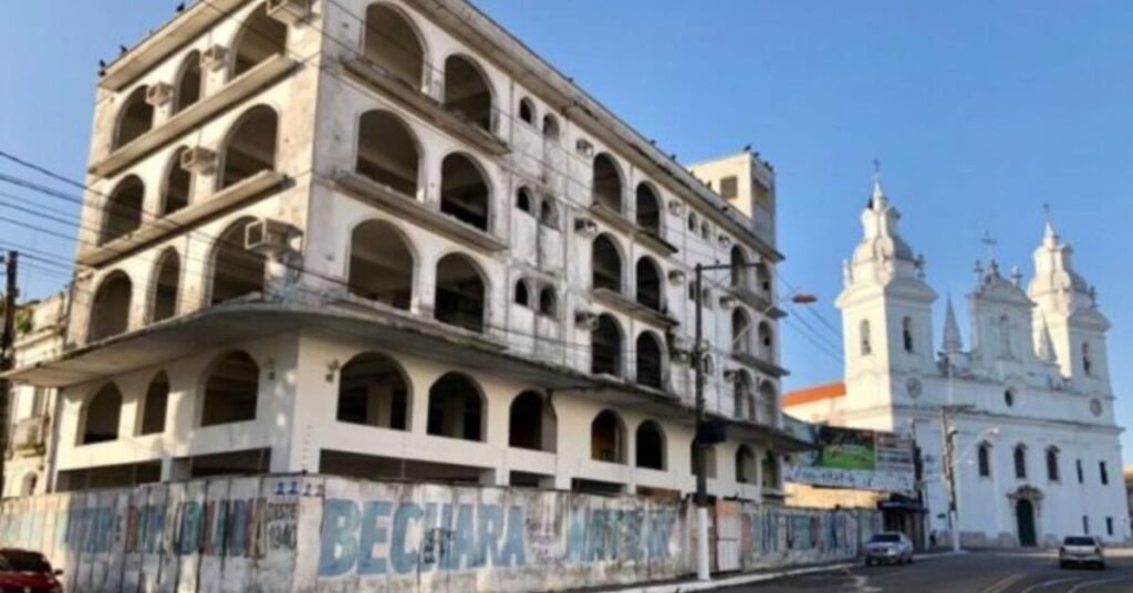 Esqueleto da Bechara Mattar será demolido após décadas de abandono no centro de Belém