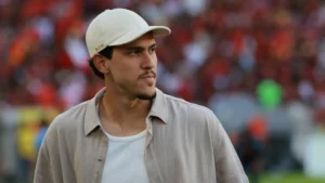Flamengo cria tipoias para Pedro jogar que precisam de aprovação dos árbitros