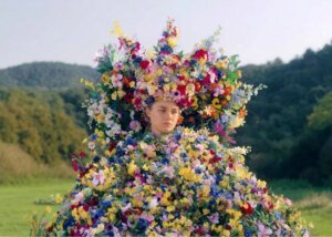 Florence Pugh diz que “Midsommar” a deixou com depressão; entenda