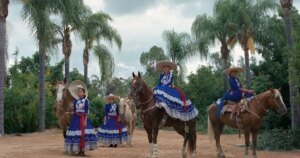 Fotógrafa retrata “cowgirls” do México que desafiam normas de gênero; veja