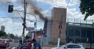 Incêndio atinge igreja no bairro do Marco, em Belém