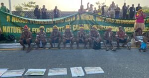 Indígenas Munduruku bloqueiam entrada na Blue Zone e cobram reunião com Lula em Belém