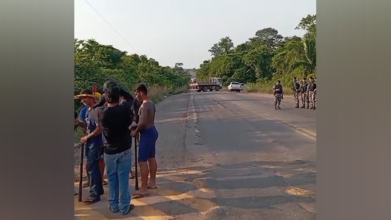 Indígenas bloqueiam BR-153 horas antes da inauguração da ponte sobre o Araguaia; PRF intermedeia negociação