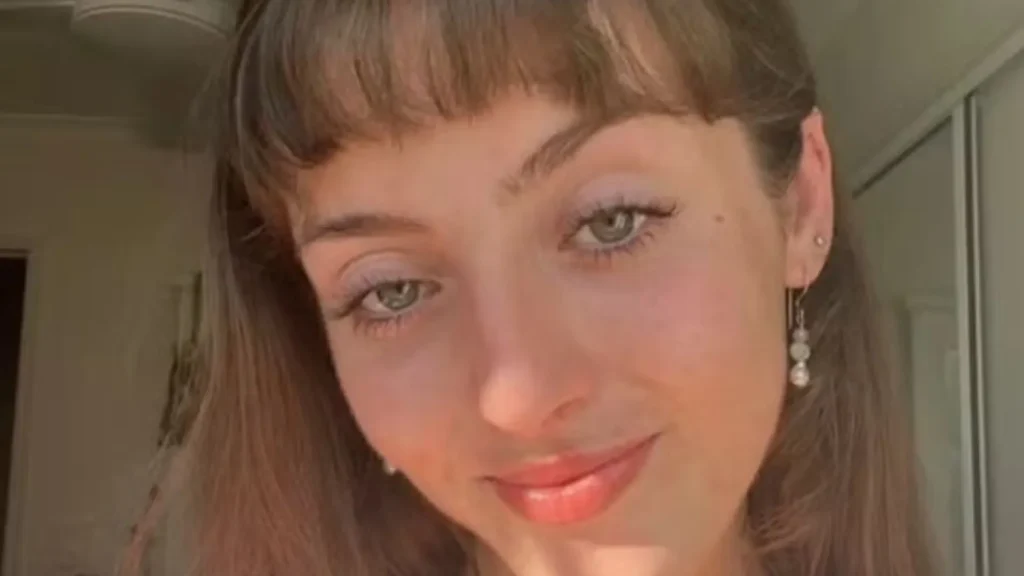 Jogadora de futebol morre após ser atingida por raio durante treino