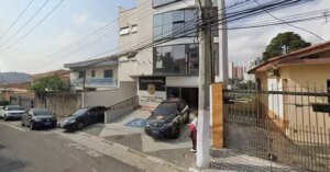 Jovem morre após levar socos ao tentar separar briga de casal na rua