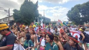 Photo of Marcha Mundial pelo Clima leva milhares às ruas de Belém durante a COP 30