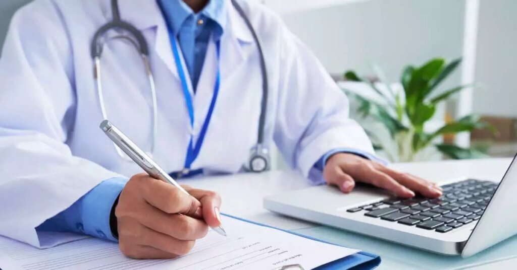 Médico é preso por contratar detetives para ameaçar servidora da saúde