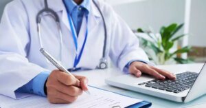 Médico é preso por contratar detetives para ameaçar servidora da saúde