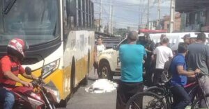Motociclista morre após colisão com ônibus na rotatória do 40 Horas, em Ananindeua