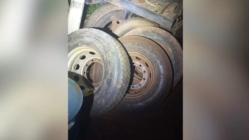 Presos por furto de pneus irão responder em liberdade